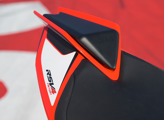 Aprilia Facelift RSV4 FACTORY Sbk Tabs 2 870X636