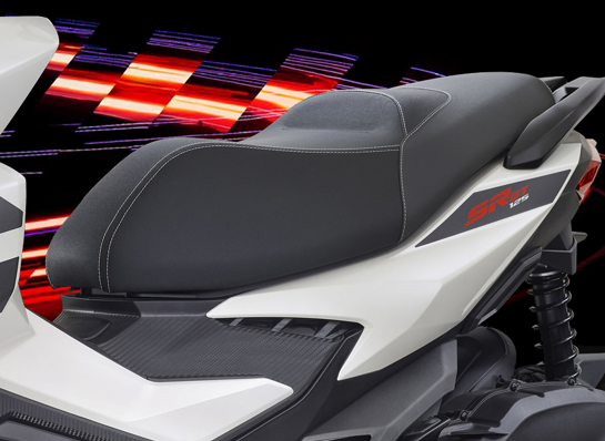 Aprilia SR GT Close Up 870X636 Sella 1